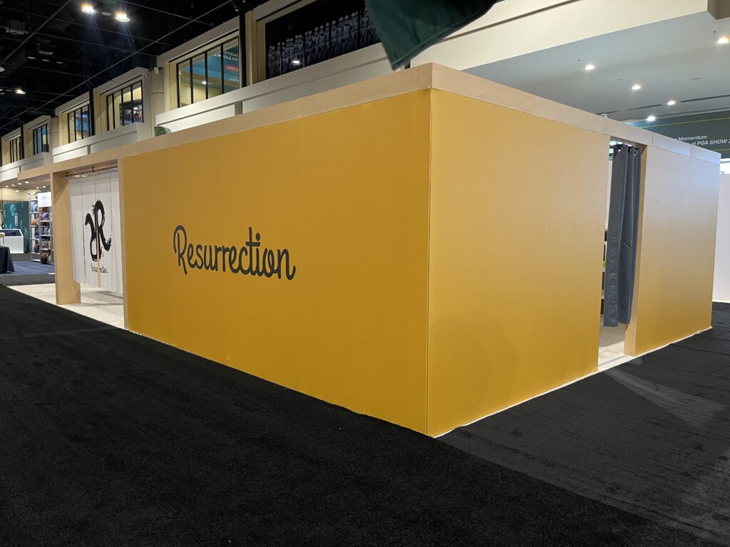 Yellow corner exhibit structure