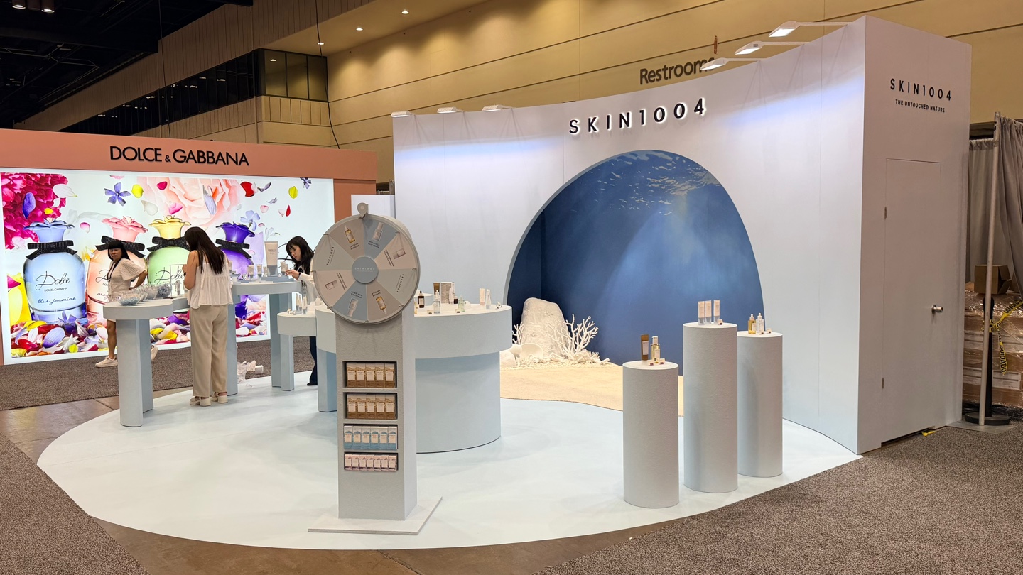 Rotating wheel product display and sculptural coral detail