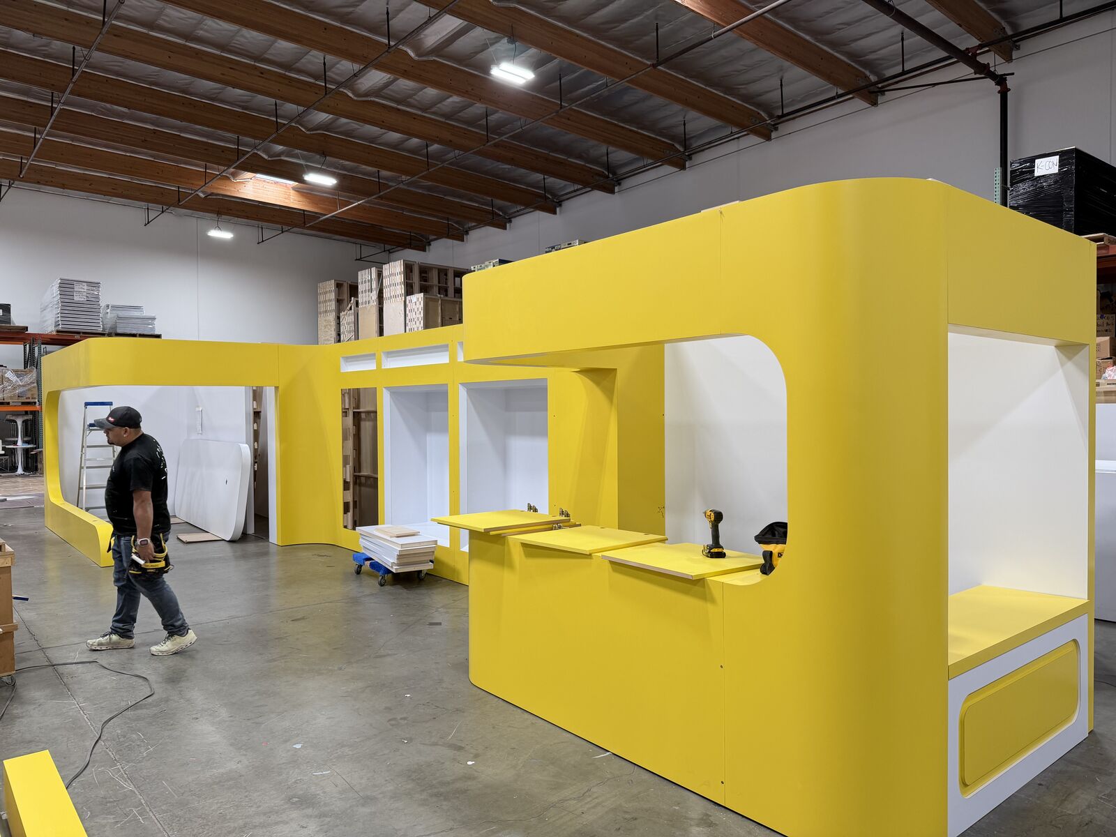 Finished yellow smoothie-cart counter during warehouse pre-setup